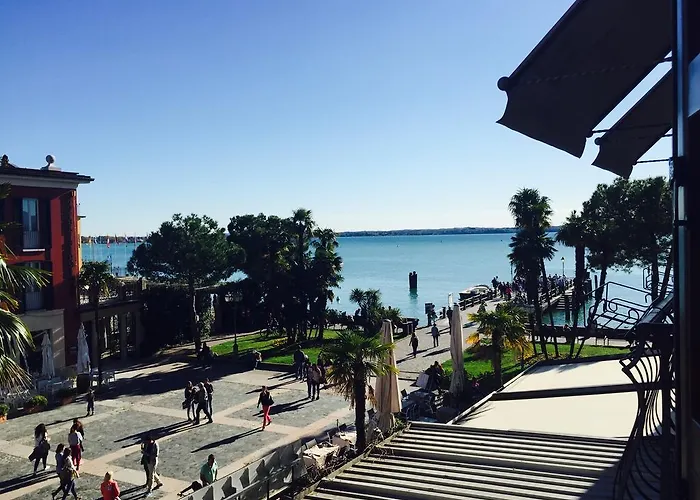 Le Reve - Lake View RoomsBed and Breakfast